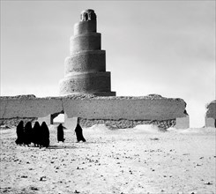 medio oriente, samarrah, il minareto elicoidale al-malouijeh nell'antica moschea, 1959