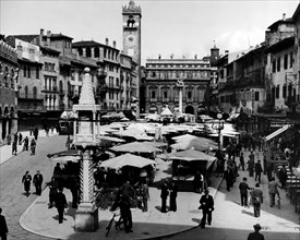 italia, verona, piazza delle erbe, 1930 1940