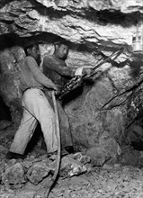 moyen-orient, iran, travaillant dans une mine de cuivre, 1957