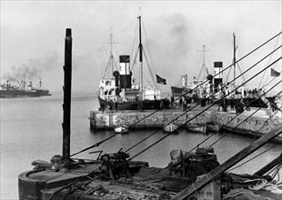 italia, toscana, piombino, veduta del porto, 1920 1930