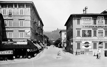 italie, toscane, pistoia, montecatini terme, vue de la via verdi, 1935