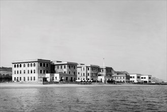 italia, toscana, tirrenia, gli stabilimenti della colonia visti dal mare, 1930 1940