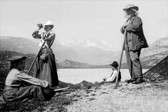 italie, piémont, verbania, randonneurs sur le lac castel, 1900 1910