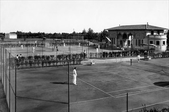 italia, toscana, montecatini terme, giocatori di tennis alla casa degli sport, 1920 1930