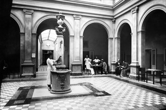 europa, italia, toscana, san giuliano terme, interno dei bagni di levante, 1920