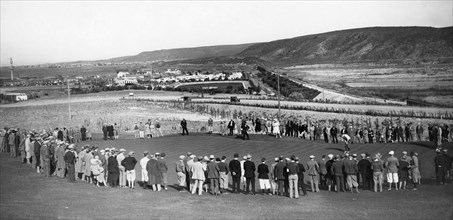 amérique, californie, spectateurs regardant une partie de golf, 1930 1940