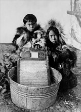 amérique, alaska, portrait d'enfants eskimo, 1910 1920