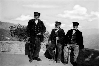 europe, france, corse, bergers devant la maison, 1910 1920