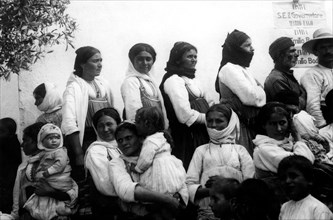 europa, grecia, rodi, gruppo di contadine, 1920 1930
