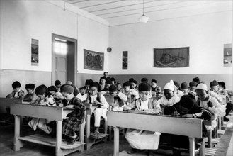 africa, libia, tripolitania, bambini indigeni nella scuola italiana principe di piemonte, 1930