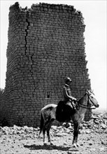 afrique, libye, ghirza, restes d'une habitation, 1920 1930