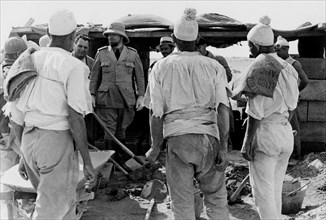 afrique, libye, visite du maréchal balbo aux ouvriers pendant la construction de la route côtière, 1920