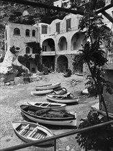 italie, campanie, île de capri, vue de la marina piccola, 1940 1950