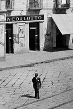italie, campanie, bagnoli, un guichet de loto, 1925