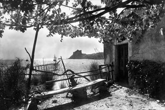 italia, campania, il castello di baia visto da pozzuoli, 1900 1910
