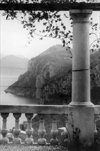 italie, campanie, île de capri, vue d'une terrasse, 1920 1930