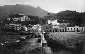 italie, campanie, île d'ischia, vue de casamicciola depuis la jetée, 1910 1920