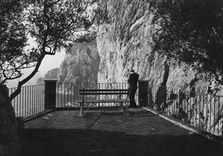 italie, campanie, île de capri, une terrasse des jardins augusto, 1930 1940
