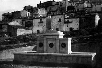 italie, basilicata, aqueduc de pugliese, type de fontaine à trois jets, 1920 1930