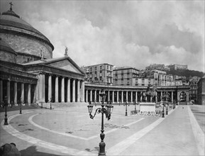italia, campania, napoli, piazza del plebiscito e la chiesa di san francesco di paola, 1910