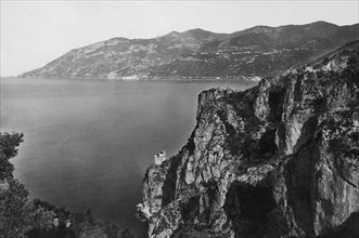 italie, campanie, côte amalfitaine, panorama de capo d'orso, années 1920