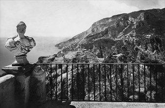 italie, campanie, ravello, vue de la terrasse de la villa cimbrone, 1930