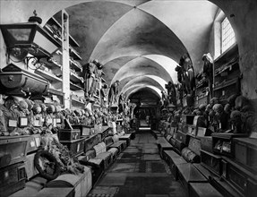 italie, sicile, palerme, les catacombes des capucins, années 1920