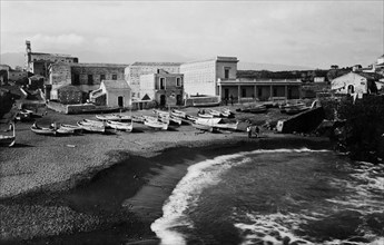 europe, italie, sicile, acireale, vue de l'usine d'eau minérale près de pizzillo, 1930
