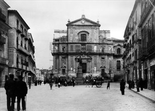 europa, italie, sicile, caltanissetta, façade de l'église du collège, 1920 1930
