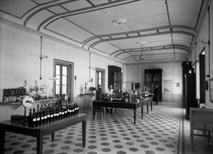 italia, sicilia, marsala, azienda florio, laboratorio chimico, 1910 1920