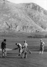 europa, italia, sicilia, palermo, soci del golf club mondello durante una partita, 1930