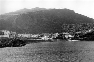 europa, italia, sicilia, isola di panarea, veduta della costa dal mare, 1940 1950
