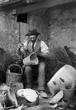 italia, sicilia, riparatore di vasi rotti, 1910 1920