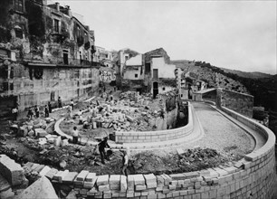 italie, sicile, ragusa, construction d'une route, 1920 1930