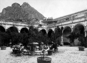 italia, sicilia, taormina, un cortile, 1930