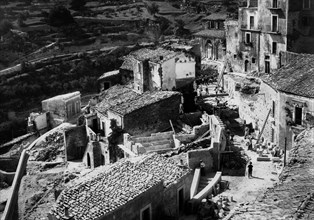 italie, sicile, ragusa, construction d'une route reliant le quartier ibla, années 1920 1930