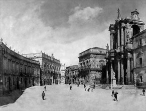 italia, sicilia, siracusa, piazza della cattedrale, 1900 1910