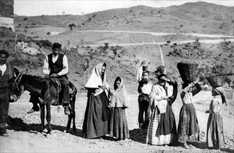 italia, sicilia, randazzo, gruppo di contadini, 1910 1920
