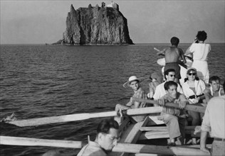 italia, sicilia, isole eolie, isola di stromboli, gita a strombolicchio, 1910 1920