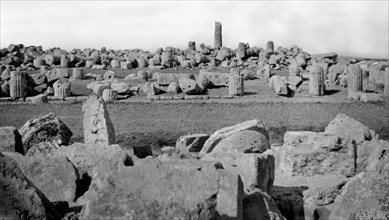 italia, sicilia, selinunte, veduta del sito archeologico, 1900 1910