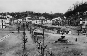 italia, basilicata, lagonegro, la caratteristica piazza, tradizionale tappa della via per la calabria, 1910 1920