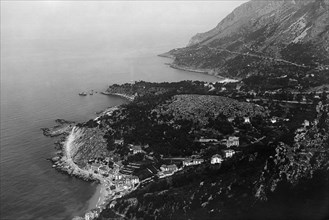 italie, basilicate, maratea, vue de la plage et du port de fiumicello, 1930 1940