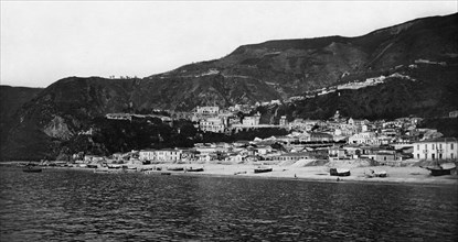 italia, calabria, bagnara calabra vista dal mare, 1920