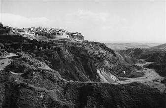italie, calabre, catanzaro vue du nord-ouest avec la fiumarella, 1940