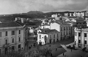 italia, calabria, catanzaro, i quartieri nuovi e il monte tiriolo sul fondo, 1940 1950