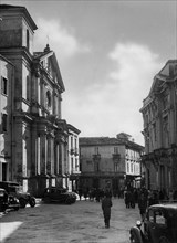 italie, calabre, catanzaro, la place de la préfecture et l'église de l'immaculée, 1940 1950