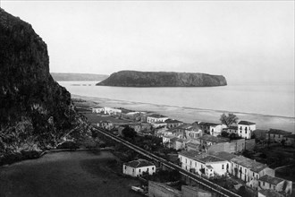 europe, italie, calabre, praia a mare, panorama avec l'ile dino en arrière plan, 1930 1940