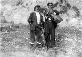 europa, italia, calabria, montebello ionico, suonatori di zampogna ciaramèddha, 1920 1930
