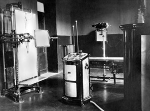 europe, italie, calabre, oppido mamertina, laboratoire radiologique, 1920 1930