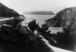 europa, italia, calabria, strada statale tra diamante e cirella, l'isoletta di dino sullo sfondo, 1920 1930
